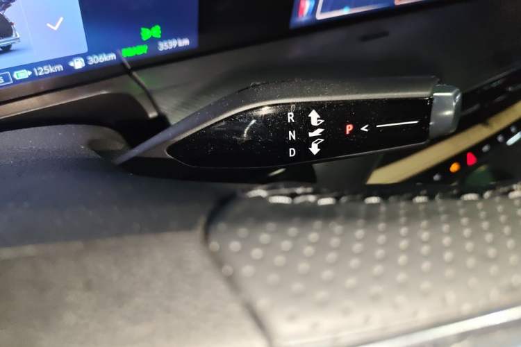 Used Buick GL8 New Energy 2025 Lu Shang Luxury Edition 7-Seater Gear Lever
