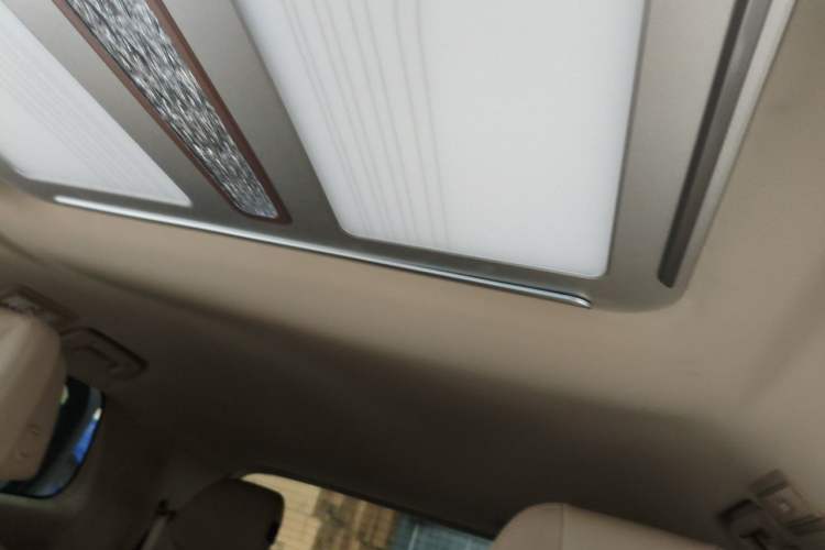 Used Buick GL8 New Energy 2025 Lushang First-Drive Edition 7-Seater Headliner