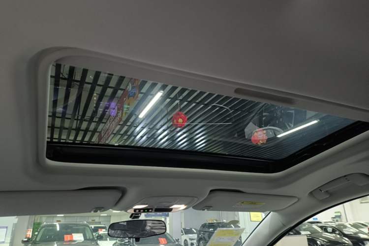 Used Buick GL8 New Energy 2025 Lushang First-Drive Edition 7-Seater Headliner