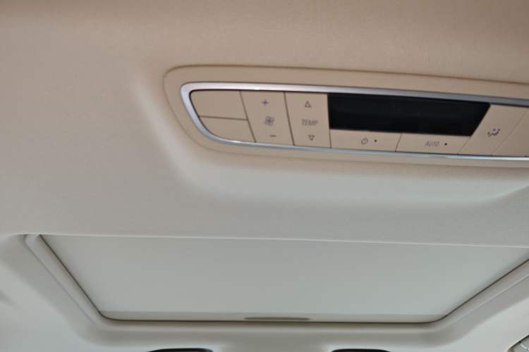 Used Buick GL8 New Energy 2025 Lushang First-Drive Edition 7-Seater Headliner