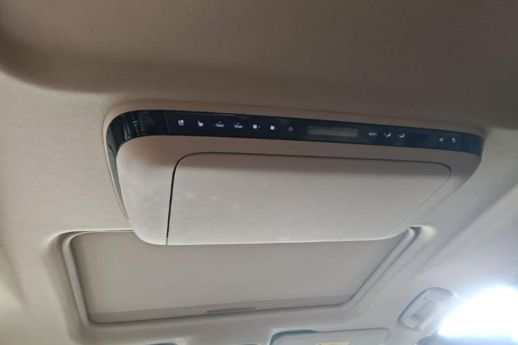Used Buick GL8 New Energy 2025 Lu Shang Luxury Edition 7-Seater Headliner