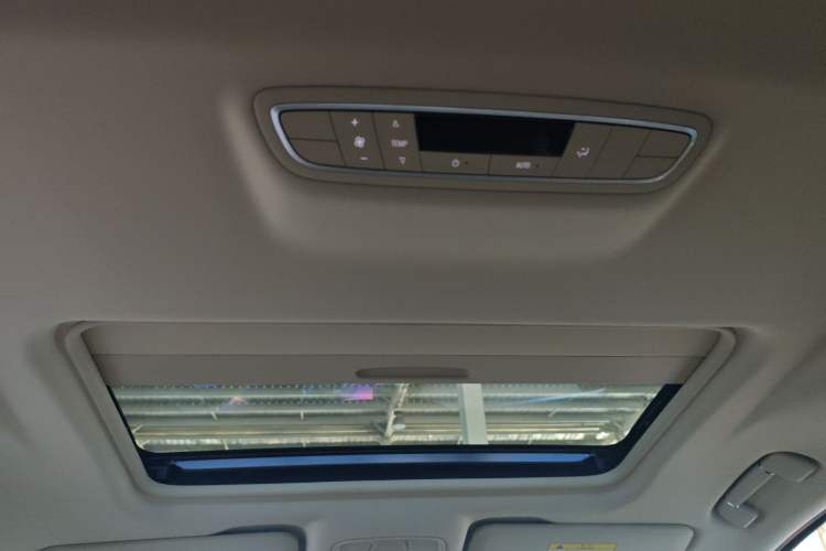 Used Buick GL8 New Energy 2025 Lushang First-Drive Edition 7-Seater Headliner