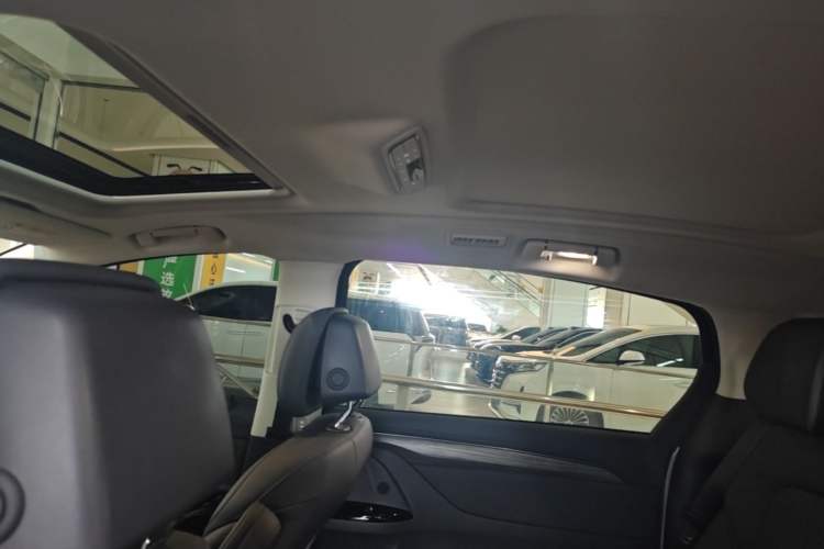 Used Buick GL8 New Energy 2025 Lushang First-Drive Edition 7-Seater Headliner