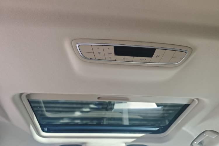 Used Buick GL8 New Energy 2025 Lushang First-Drive Edition 7-Seater Headliner