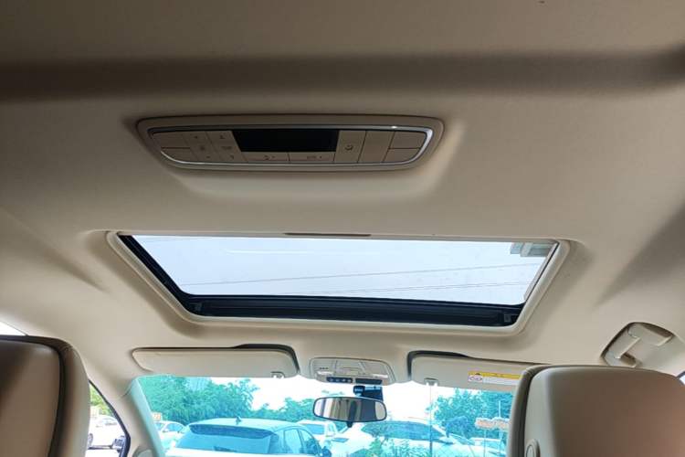 Used Buick GL8 New Energy 2025 Lushang First-Drive Edition 7-Seater Headliner