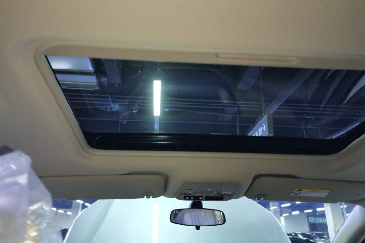 Used Buick GL8 New Energy 2025 Lushang First-Drive Edition 7-Seater Headliner