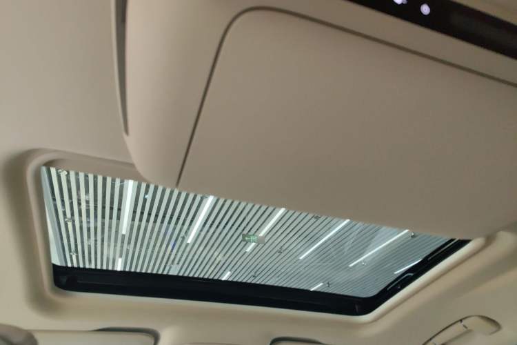 Used Buick GL8 New Energy 2025 Lu Shang Luxury Edition 7-Seater Headliner