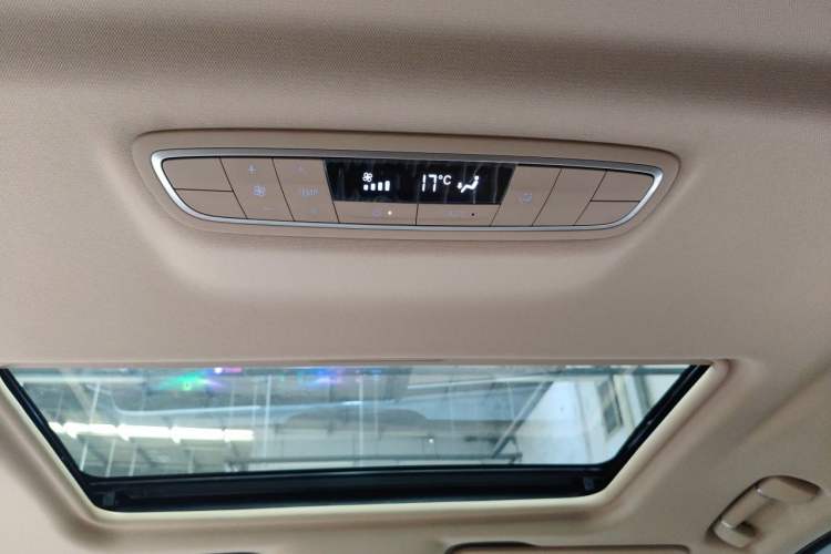 Used Buick GL8 New Energy 2025 Lushang First-Drive Edition 7-Seater Headliner