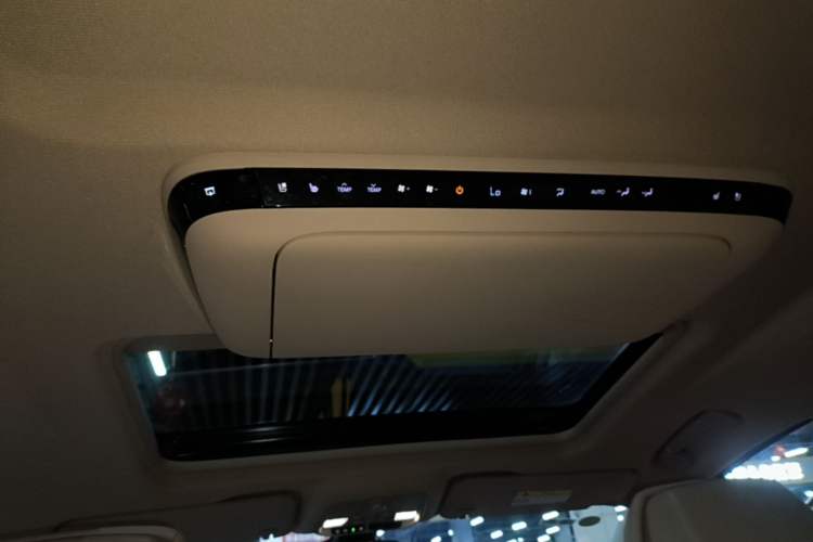 Used Buick GL8 New Energy 2025 Lu Shang Luxury Edition 7-Seater Headliner