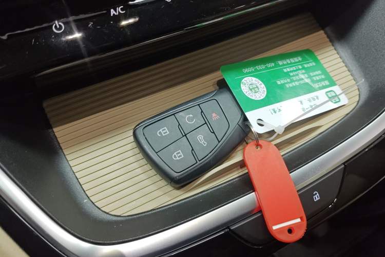 Used Buick GL8 New Energy 2025 Lushang First-Drive Edition 7-Seater Interior 1