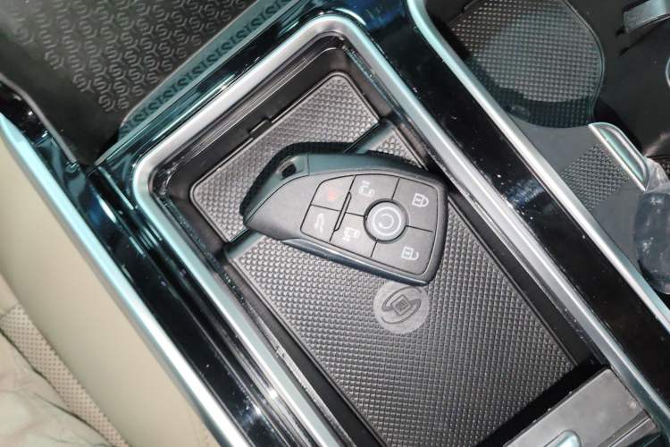 Used Buick GL8 New Energy 2025 Lu Shang Luxury Edition 7-Seater Interior 1