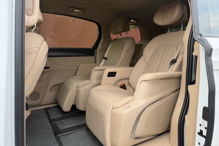 Used Buick GL8 New Energy 2025 Lu Shang Luxury Edition 7-Seater Interior 1