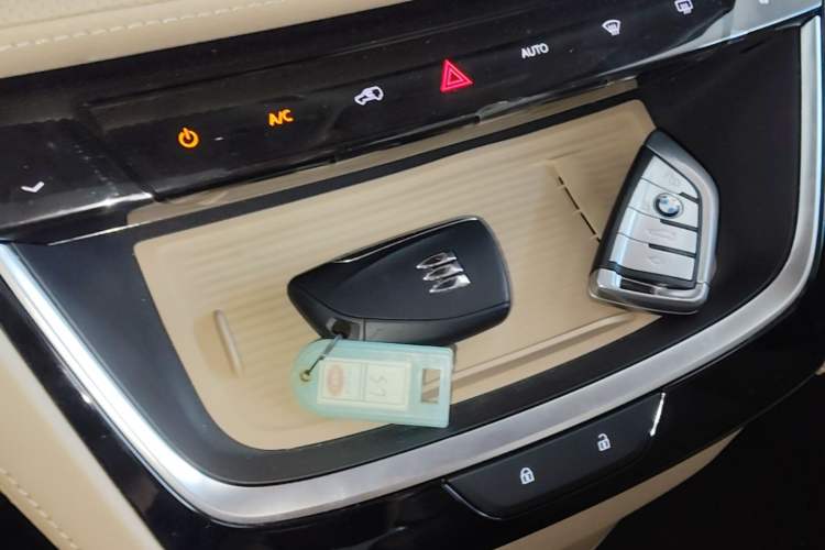 Used Buick GL8 New Energy 2025 Lu Shang Luxury Edition 7-Seater Interior 1