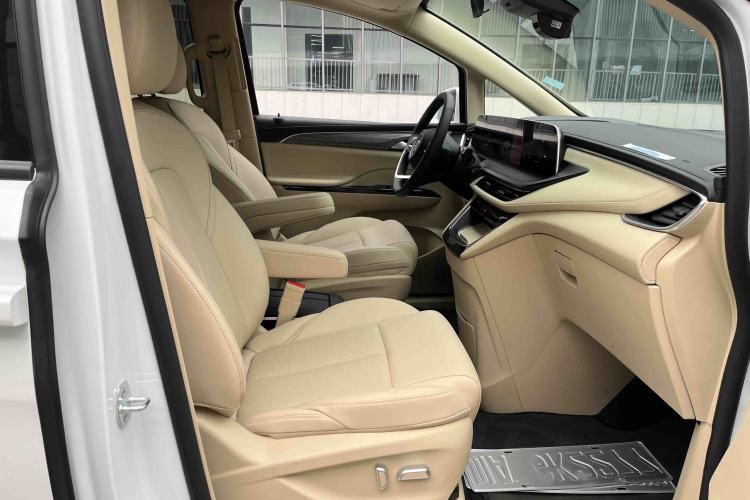 Used Buick GL8 New Energy 2025 Lu Shang Luxury Edition 7-Seater Interior 10