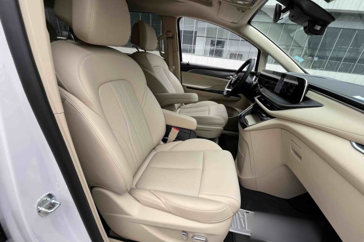 Used Buick GL8 New Energy 2025 Lu Shang Luxury Edition 7-Seater Interior 11