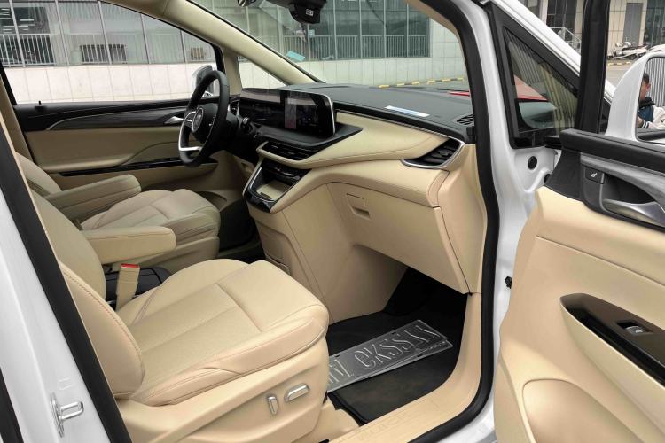 Used Buick GL8 New Energy 2025 Lu Shang Luxury Edition 7-Seater Interior 14