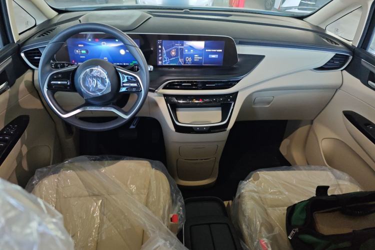 Used Buick GL8 New Energy 2025 Lushang First-Drive Edition 7-Seater Interior 2