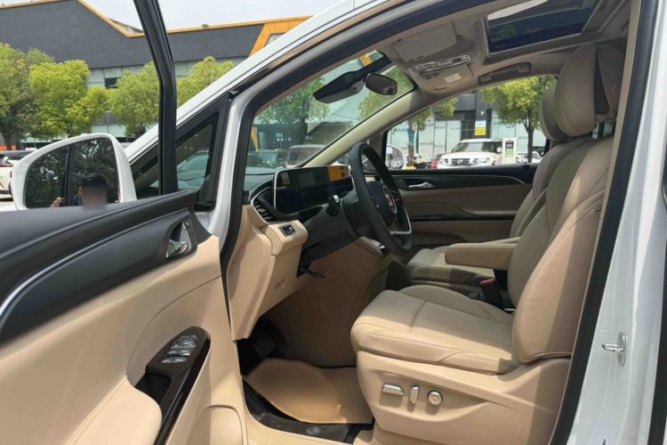 Used Buick GL8 New Energy 2025 Lu Shang Luxury Edition 7-Seater Interior 2