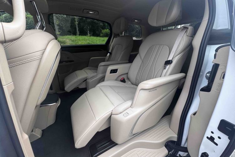Used Buick GL8 New Energy 2025 Lu Shang Luxury Edition 7-Seater Interior 2
