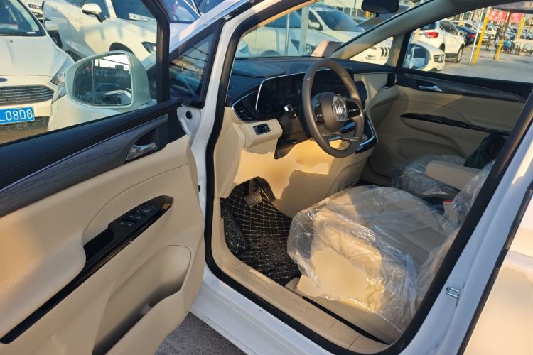 Used Buick GL8 New Energy 2025 Lushang First-Drive Edition 7-Seater Interior 3