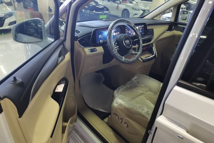 Used Buick GL8 New Energy 2025 Lushang First-Drive Edition 7-Seater Interior 3