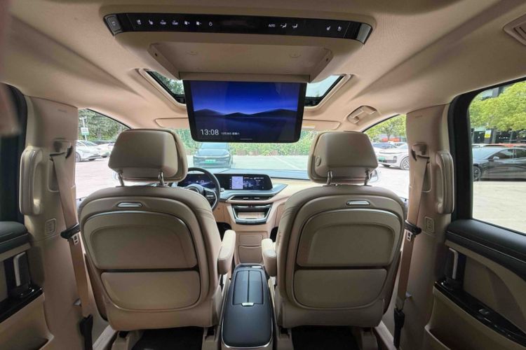 Used Buick GL8 New Energy 2025 Lu Shang Luxury Edition 7-Seater Interior 3