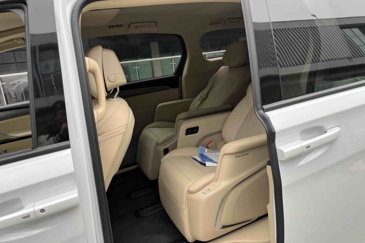 Used Buick GL8 New Energy 2025 Lu Shang Luxury Edition 7-Seater Interior 4