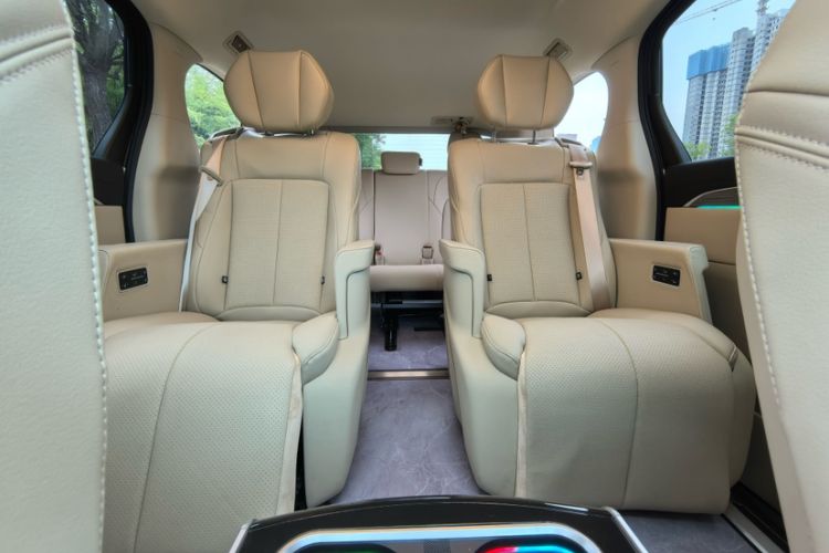 Used Buick GL8 New Energy 2025 Lu Shang Smart Enjoyment Edition 7-Seater Interior 4