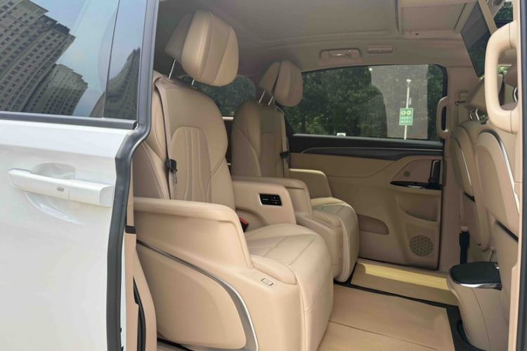 Used Buick GL8 New Energy 2025 Lu Shang Luxury Edition 7-Seater Interior 5