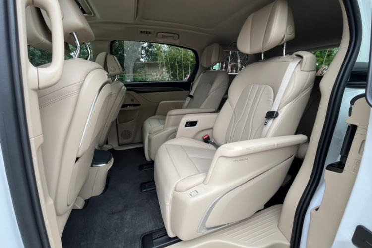 Used Buick GL8 New Energy 2025 Lu Shang Luxury Edition 7-Seater Interior 7