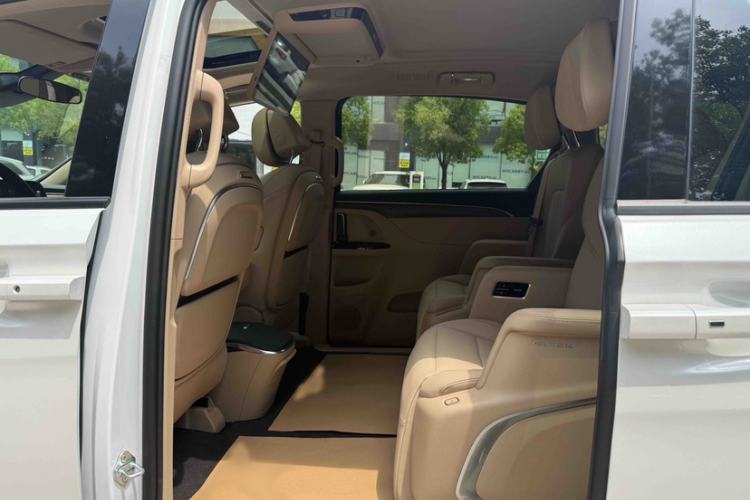 Used Buick GL8 New Energy 2025 Lu Shang Luxury Edition 7-Seater Interior 7