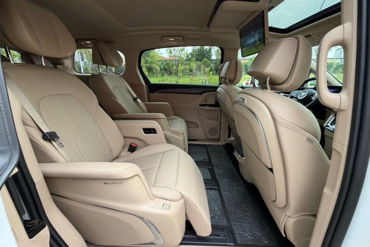 Used Buick GL8 New Energy 2025 Lu Shang Luxury Edition 7-Seater Interior 7