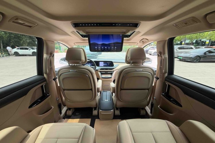 Used Buick GL8 New Energy 2025 Lu Shang Luxury Edition 7-Seater Interior 8