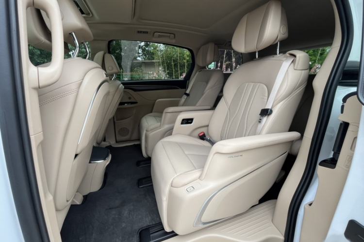 Used Buick GL8 New Energy 2025 Lu Shang Luxury Edition 7-Seater Interior 9