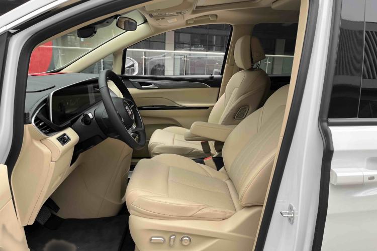 Used Buick GL8 New Energy 2025 Lu Shang Luxury Edition 7-Seater Interior 9