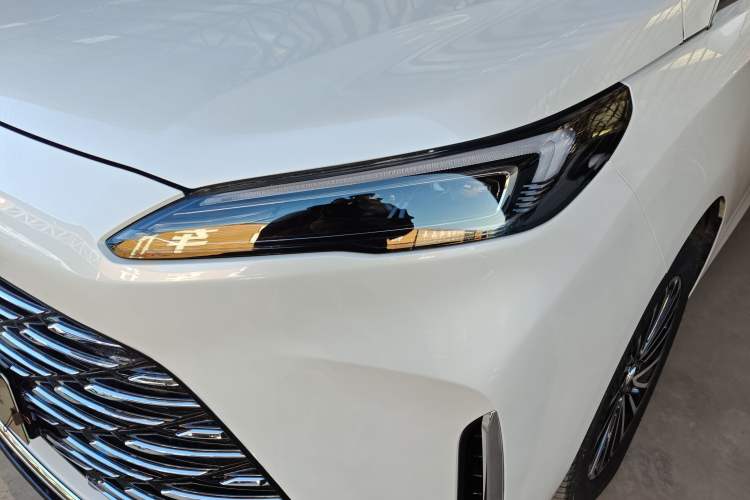 Used Buick GL8 New Energy 2025 Lushang First-Drive Edition 7-Seater Left Front Headlight
