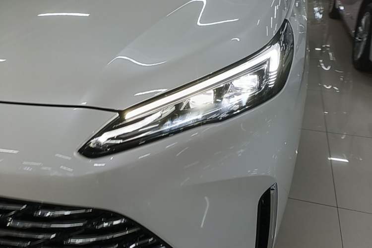 Used Buick GL8 New Energy 2025 Lu Shang Luxury Edition 7-Seater Left Front Headlight