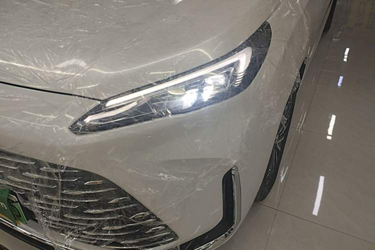 Used Buick GL8 New Energy 2025 Lushang First-Drive Edition 7-Seater Left Front Headlight