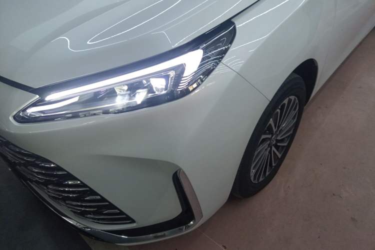 Used Buick GL8 New Energy 2025 Lu Shang Luxury Edition 7-Seater Left Front Headlight