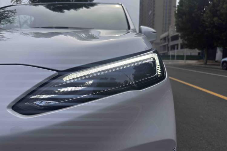Used Buick GL8 New Energy 2025 Lu Shang Luxury Edition 7-Seater Left Front Headlight