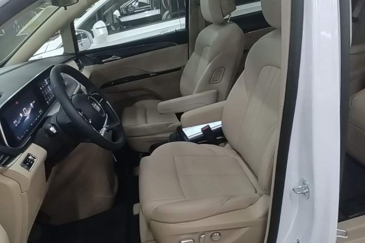 Used Buick GL8 New Energy 2025 Lu Shang Luxury Edition 7-Seater Left Front Seat