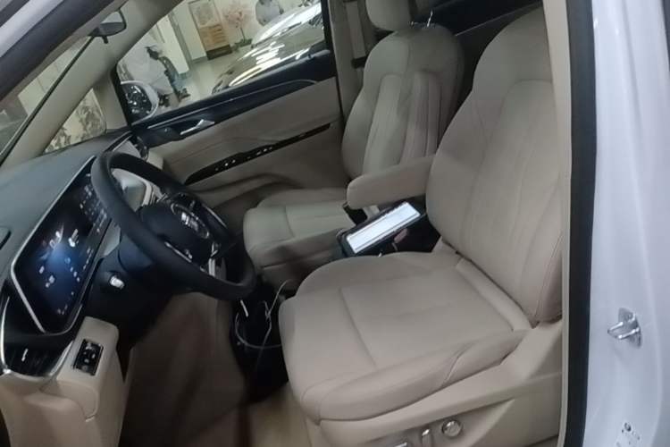 Used Buick GL8 New Energy 2025 Lu Shang Luxury Edition 7-Seater Left Front Seat