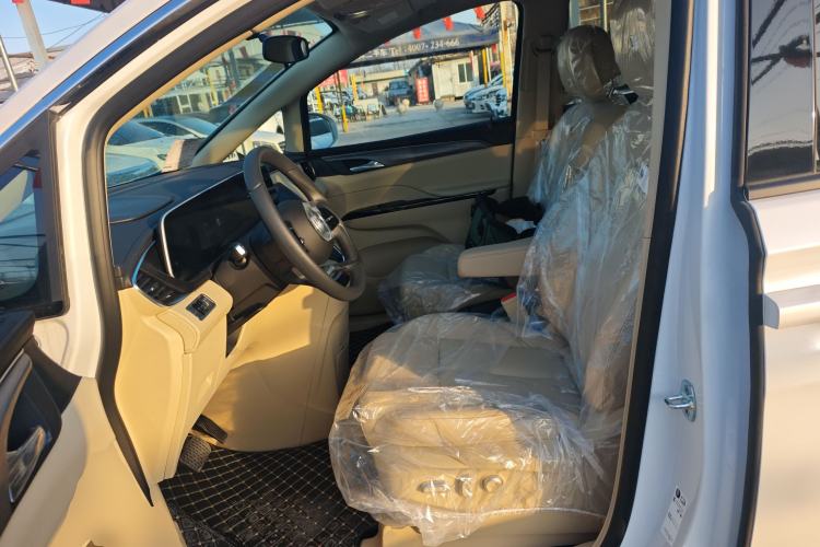 Used Buick GL8 New Energy 2025 Lushang First-Drive Edition 7-Seater Left Front Seat