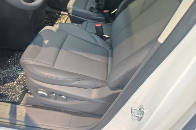 Used Buick GL8 New Energy 2025 Lushang First-Drive Edition 7-Seater Left Front Seat