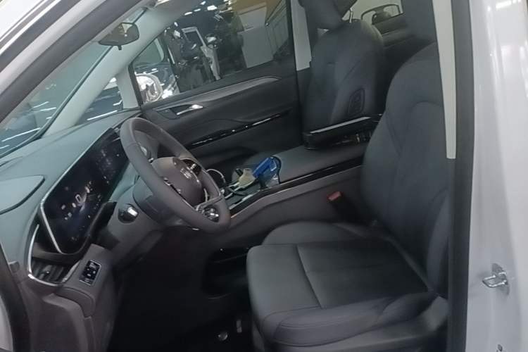 Used Buick GL8 New Energy 2025 Lu Shang Luxury Edition 7-Seater Left Front Seat