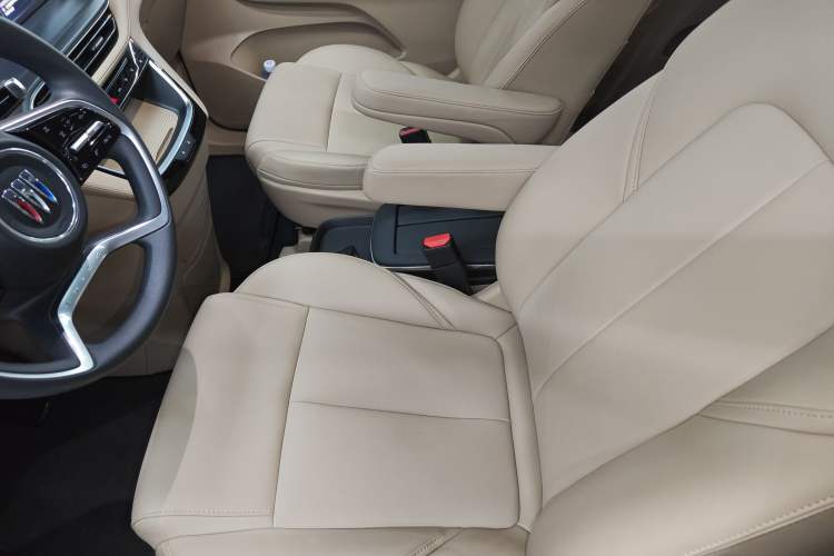 Used Buick GL8 New Energy 2025 Lushang First-Drive Edition 7-Seater Left Front Seat
