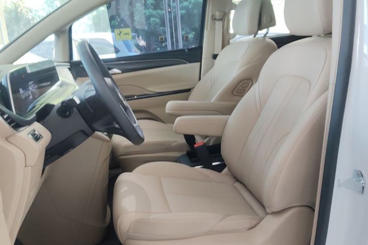 Used Buick GL8 New Energy 2025 Lu Shang Luxury Edition 7-Seater Left Front Seat