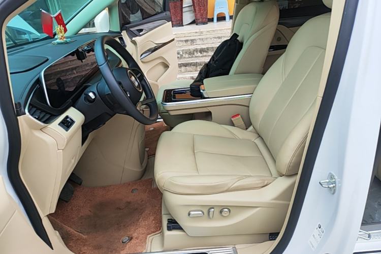 Used Buick GL8 New Energy 2025 Lushang First-Drive Edition 7-Seater Left Front Seat