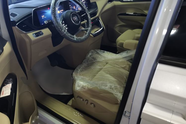Used Buick GL8 New Energy 2025 Lushang First-Drive Edition 7-Seater Left Front Seat