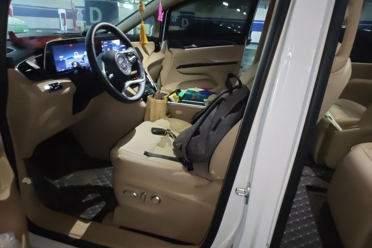 Used Buick GL8 New Energy 2025 Lu Shang Luxury Edition 7-Seater Left Front Seat